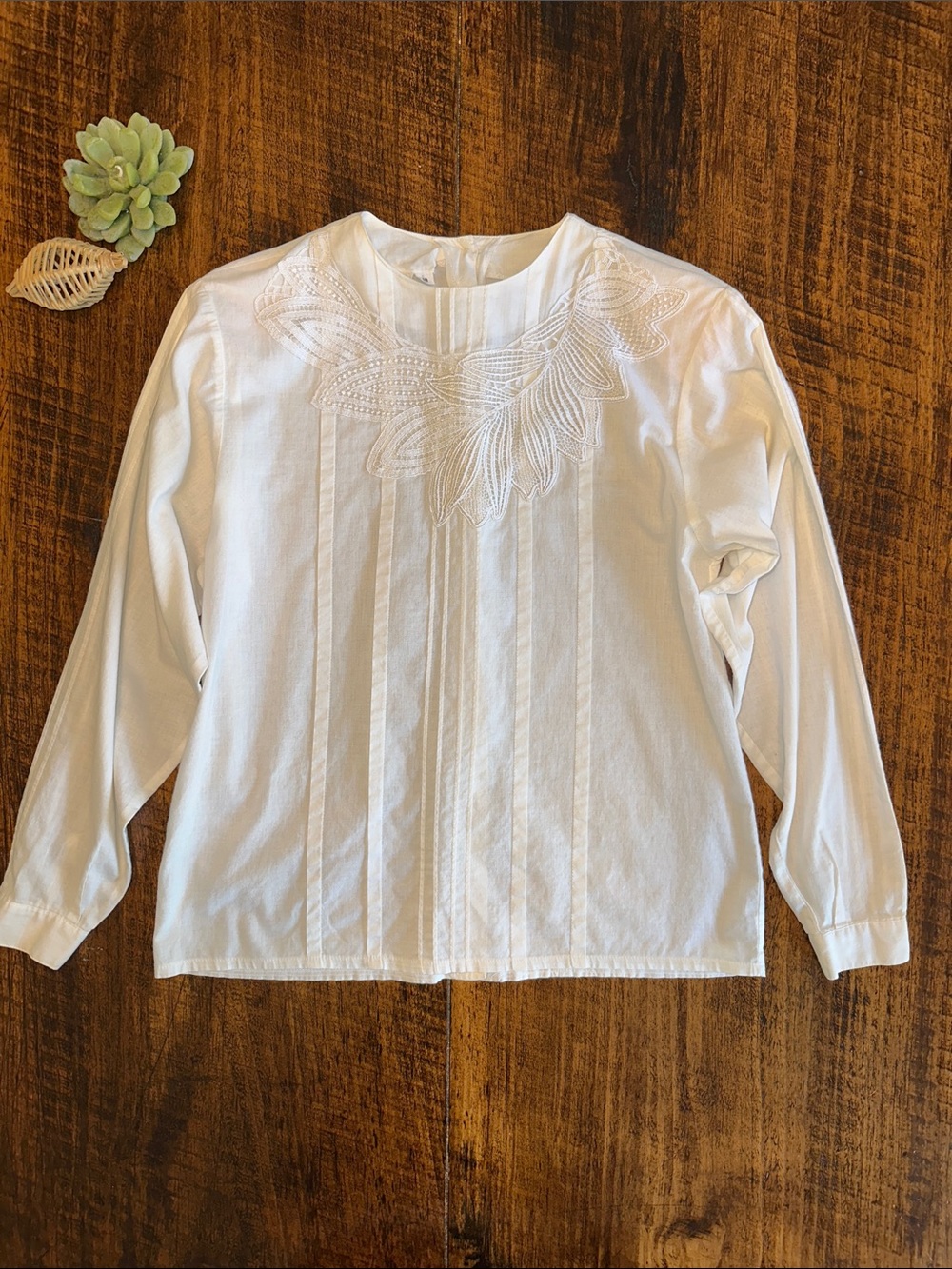 Carry Back | VTG White Cotton Pintuck Lace Blouse Bib Neck, Poetcore, Size 10